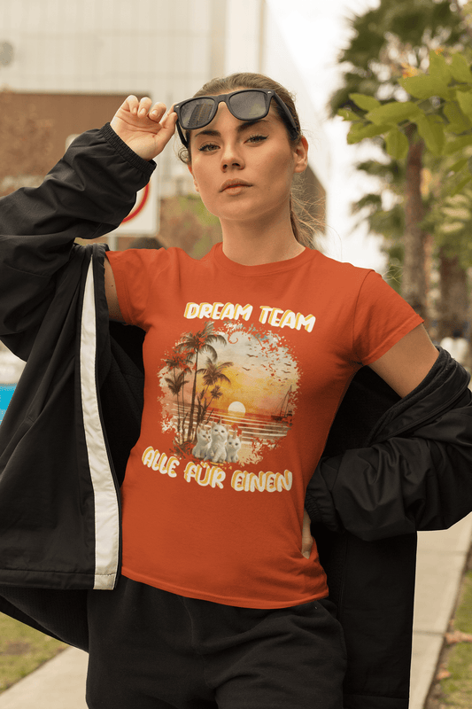 Ladies Premium Shirt - DREAM TEAM ALLE FÜR EINEN weiße Schrift mit Sonnenuntergang am Meer und 3 Einhorn-Kätzchen