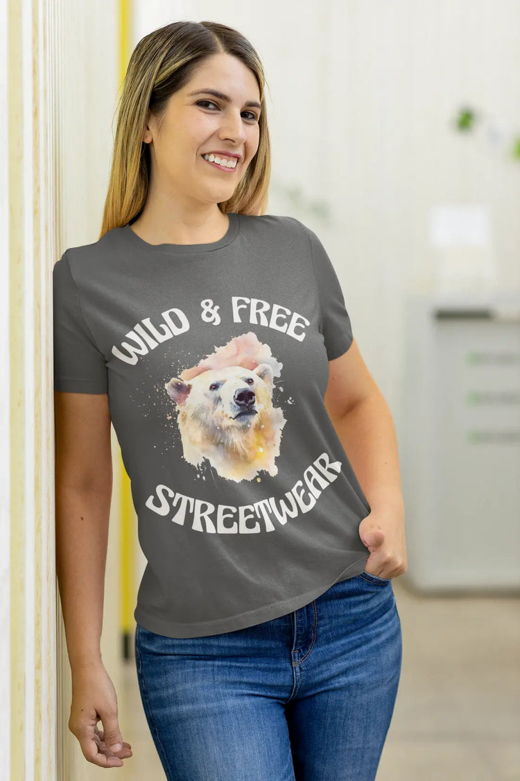 Grau T-Shirt mit dem Gemälde-Eisbär und Farbspritzern.