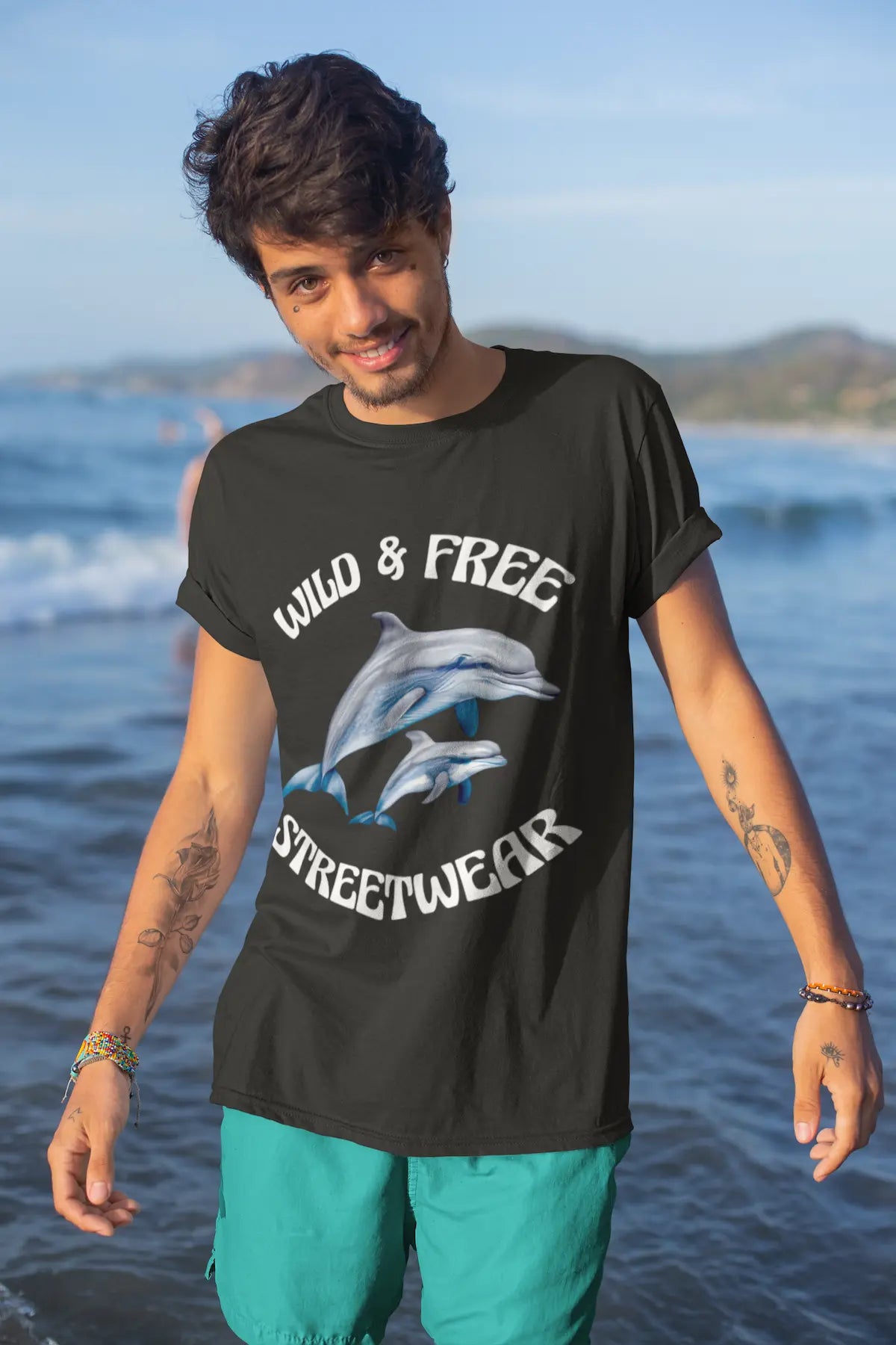 Schwarzes Premium T-Shirt mit minimalistischem Print Großer und kleiner Delfin in Seitenansicht.