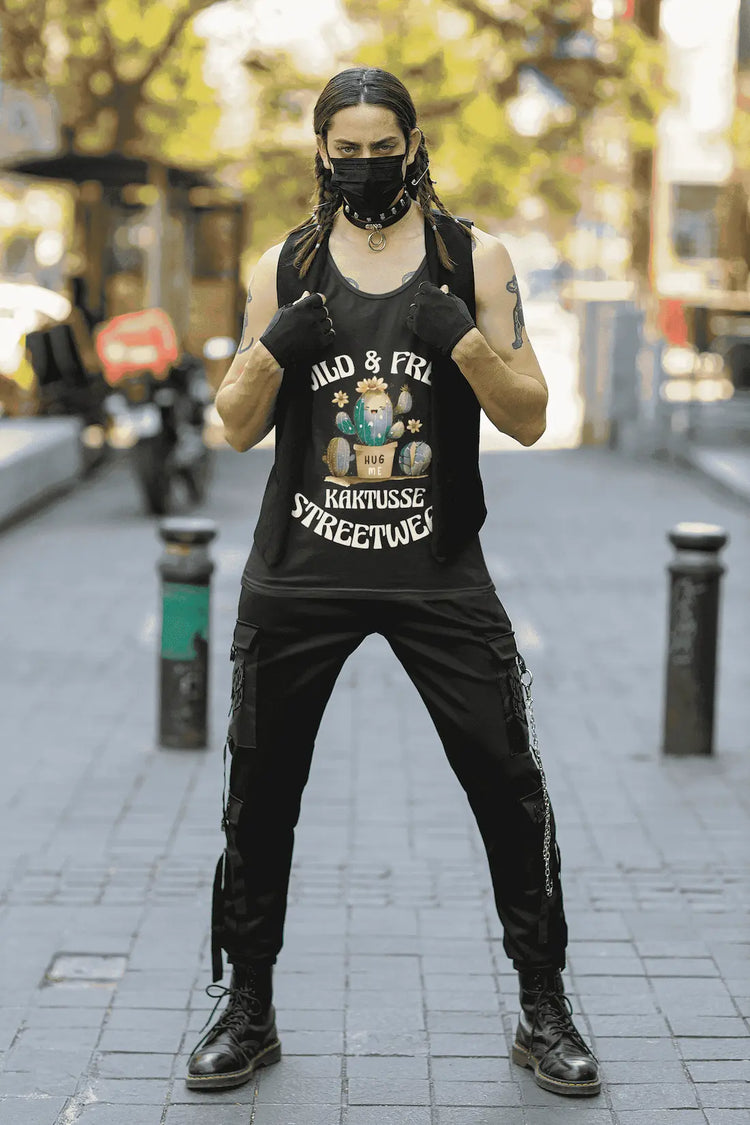 Schwarzes Tanktop mit dem lustigen 'Hug Me Kaktusse' Motiv.