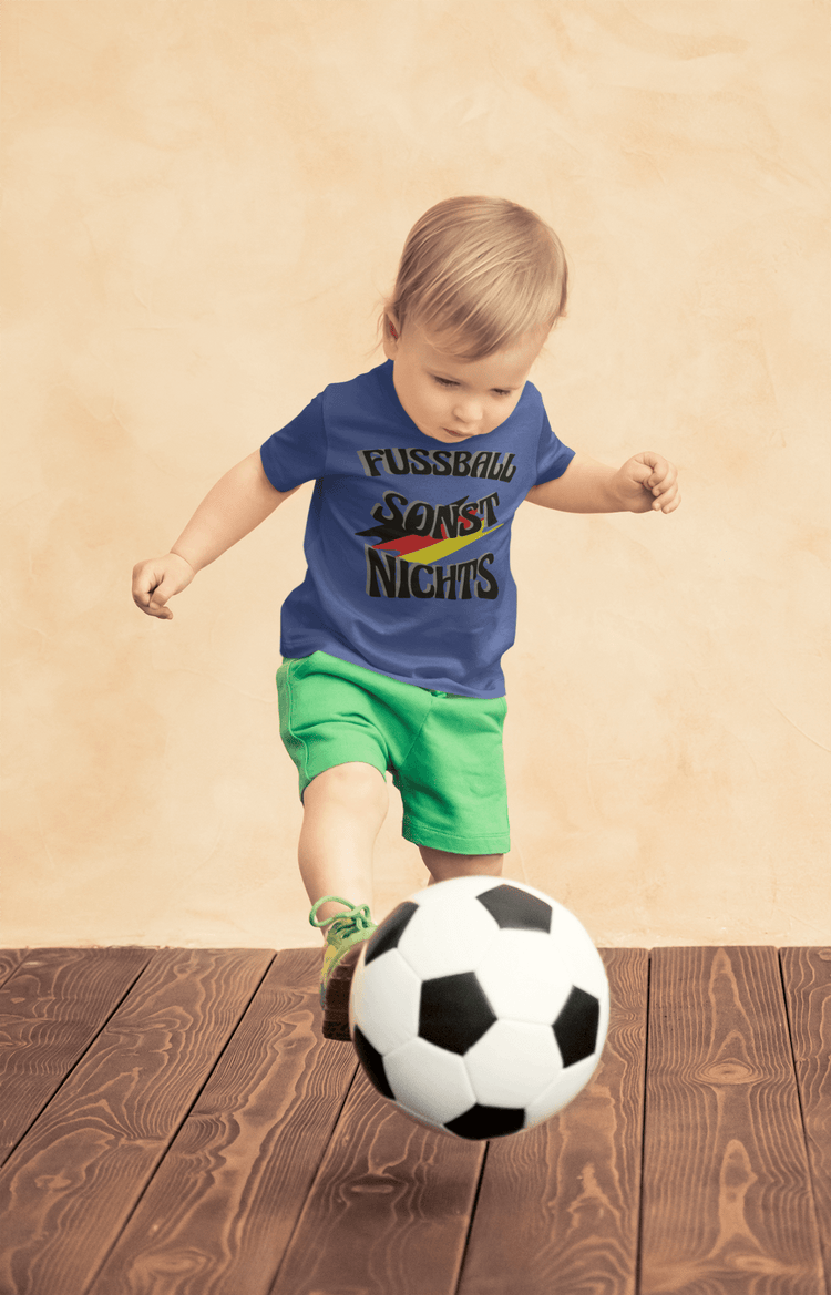 Shirt, Hoodies & Co mit dem Aufdruck - FUSSBALL SONST NICHTS schwarze Schrift und Deutschland Fahne