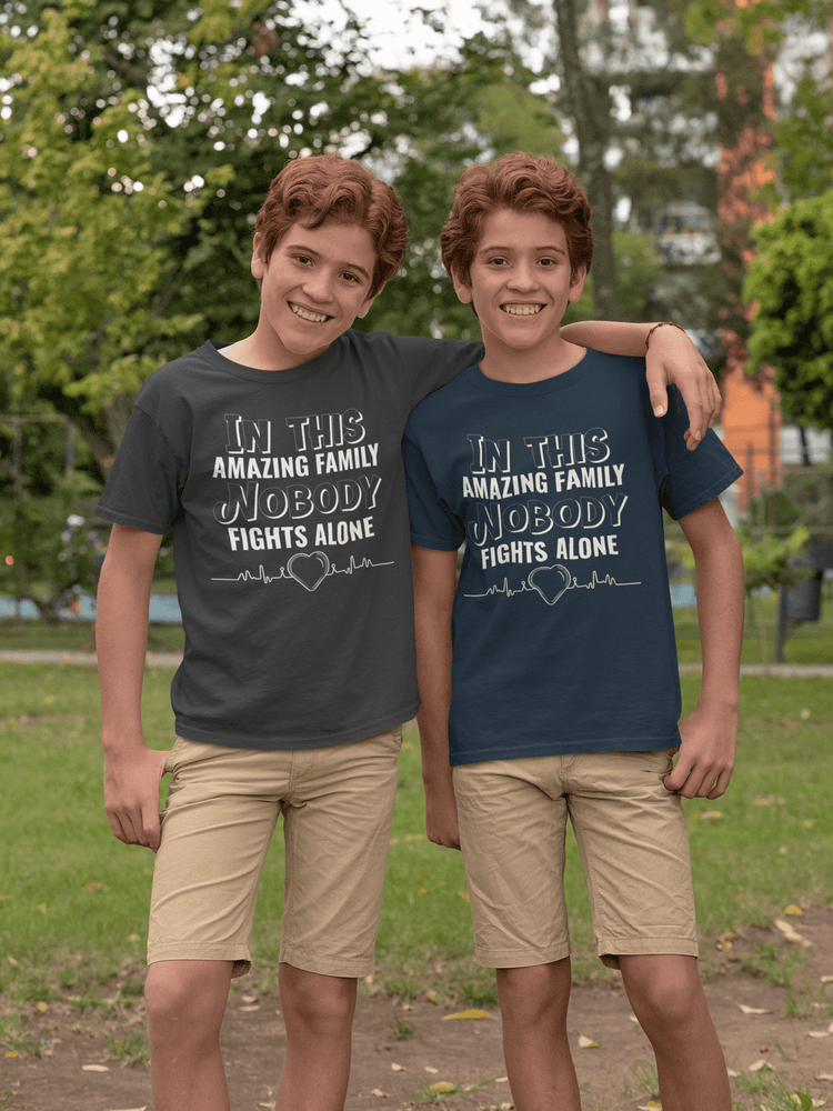 Shirt, Hoodies & Co mit dem Aufdruck - IN THIS AMAZING FAMILY NOBODY FIGHTS ALONE