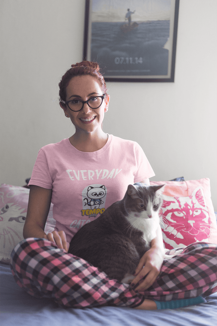 Shirt, Hoodies & Co mit dem Aufdruck - EVERYDAY CATS LIFE und einer Cartoon Cat